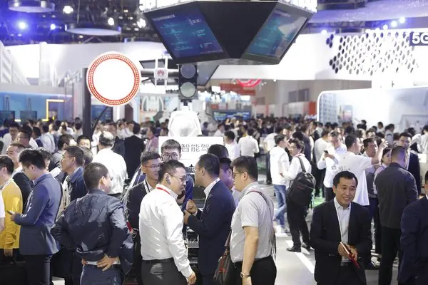 随着工业和信息化部正式发放5G商用牌照，中国5G元年已然开启