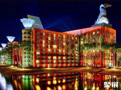 Walt Disney World Swan