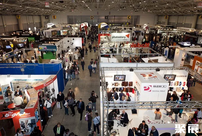 SUBURBAN COLLECTION SHOWPLACE