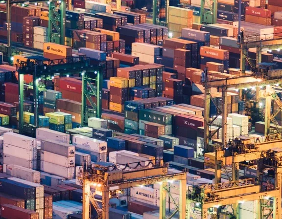 为规避美国关税，中国出口商“借道”越南？