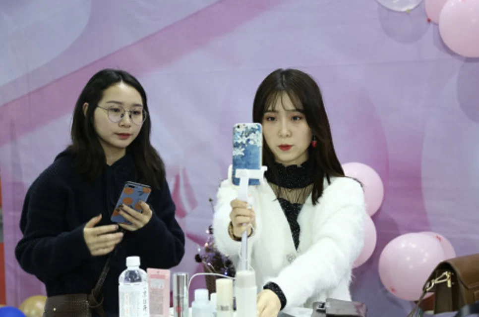 网红主播云集PK带货 2020义乌电商博览会带你玩嗨现场~
