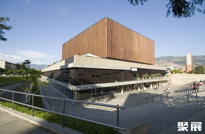 Plaza Mayor Convention Center