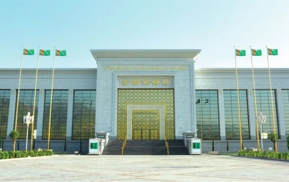 土库曼斯坦阿什哈巴德会议大厦图片2